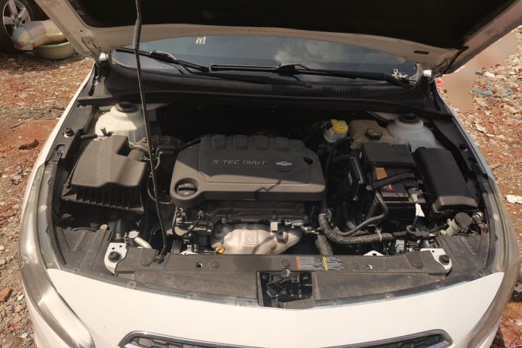 Used Chevrolet Cruze 2015 1.5L Classic SE MT Engine Bay