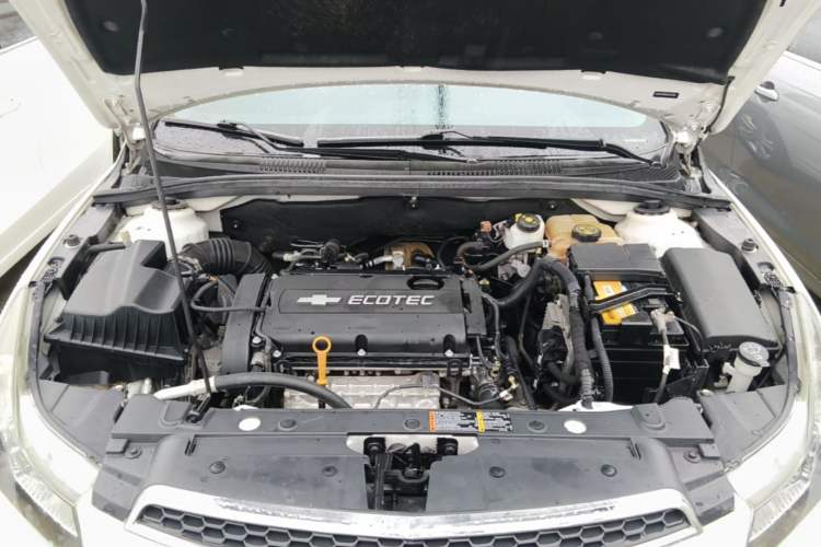 Used Chevrolet Cruze 2015 Hatchback 1.6L Automatic Comfort Edition Engine Bay