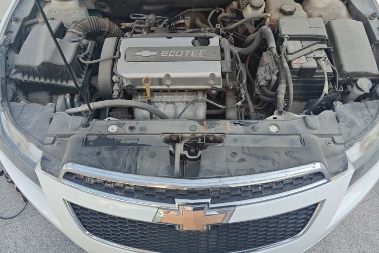 Used Chevrolet Cruze 2015 Hatchback 1.6L Automatic Comfort Edition Engine Bay