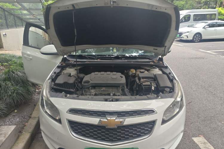 Used Chevrolet Cruze 2015 1.5L Classic SE AT Engine Bay