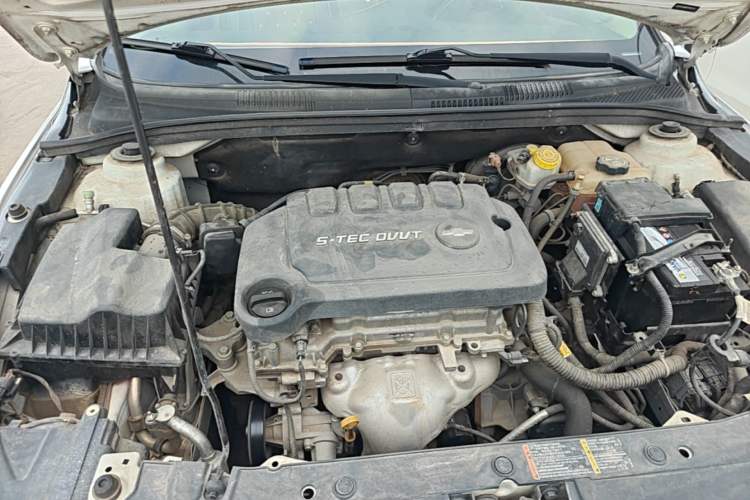 Used Chevrolet Cruze 2015 1.5L Classic SE AT Engine Bay