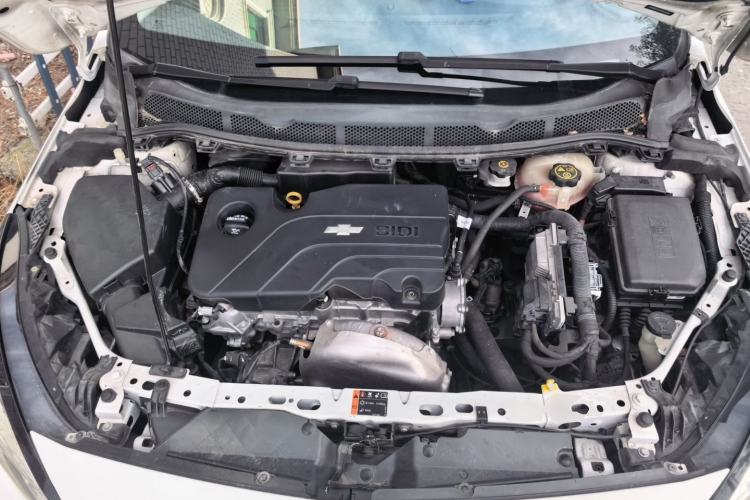 Used Chevrolet Cruze 2015 1.5L Manual Elite Edition Engine Bay