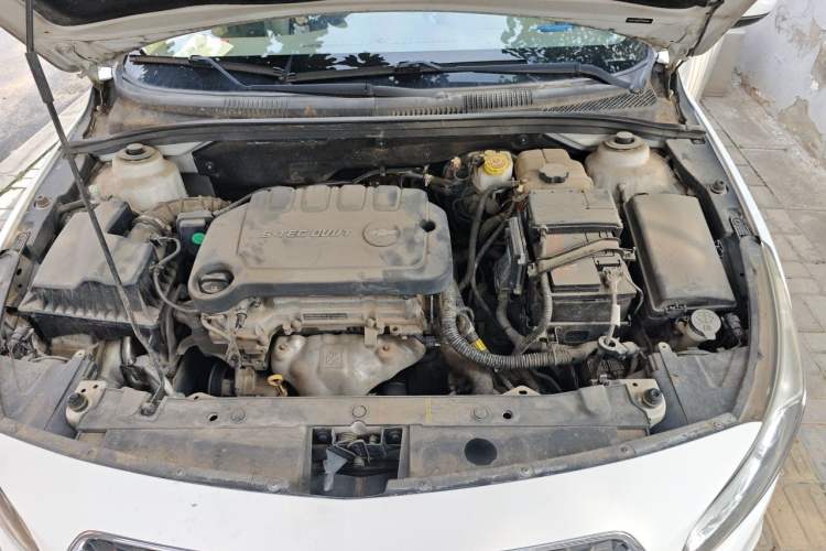 Used Chevrolet Cruze 2015 1.5L Classic SE AT Engine Bay