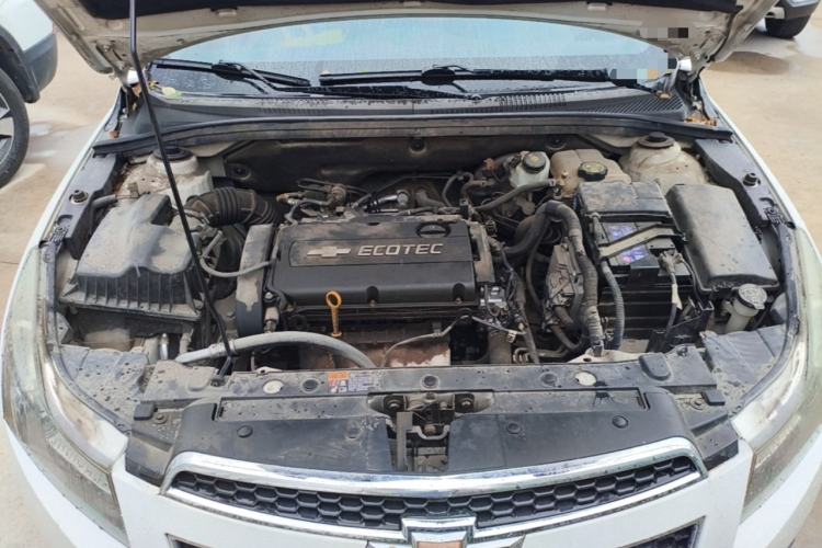 Used Chevrolet Cruze 2015 Hatchback 1.6L Automatic Comfort Edition Engine Bay