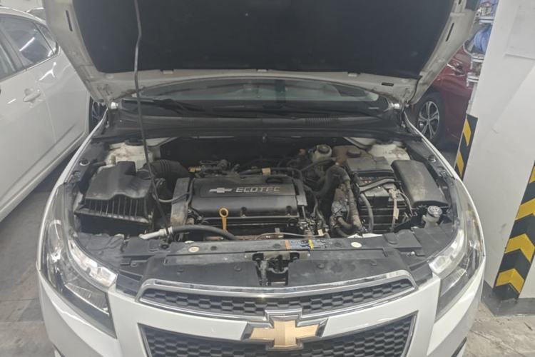 Used Chevrolet Cruze 2015 Hatchback 1.6L Automatic Comfort Edition Engine Bay