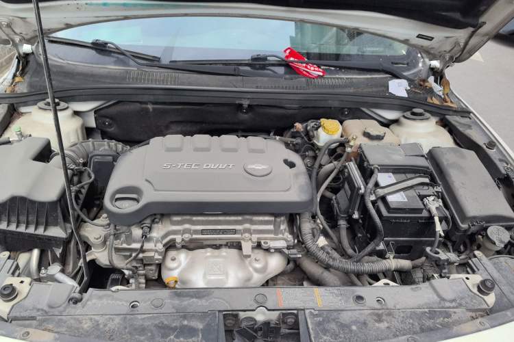 Used Chevrolet Cruze 2015 1.5L Classic SE AT Engine Bay