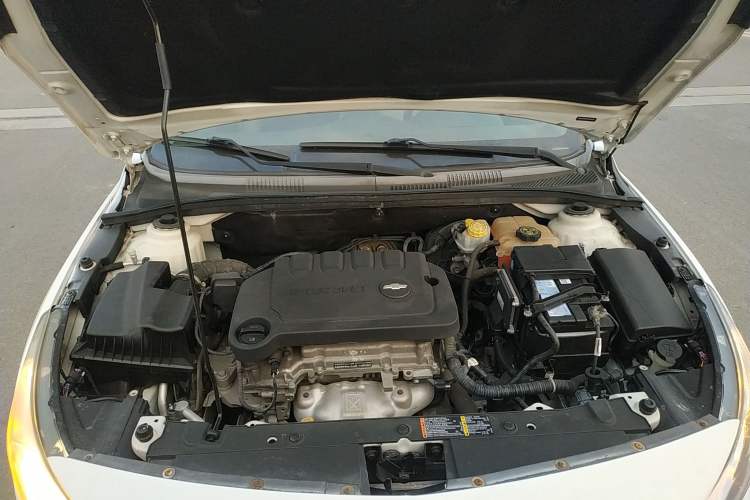 Used Chevrolet Cruze 2015 1.5L Classic SL MT Engine Bay