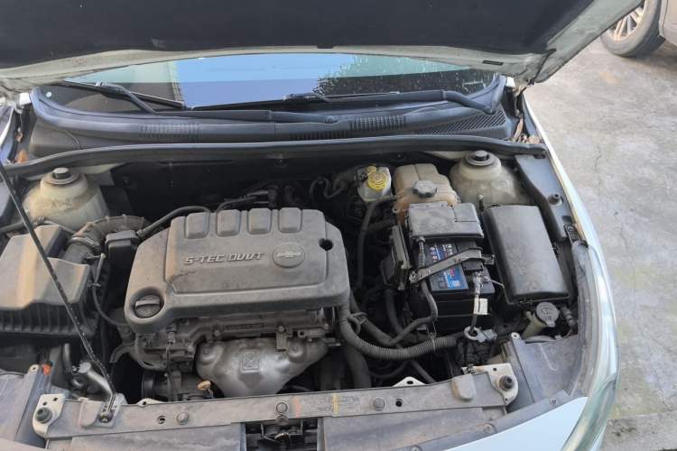 Used Chevrolet Cruze 2015 1.5L Classic SL MT Engine Bay