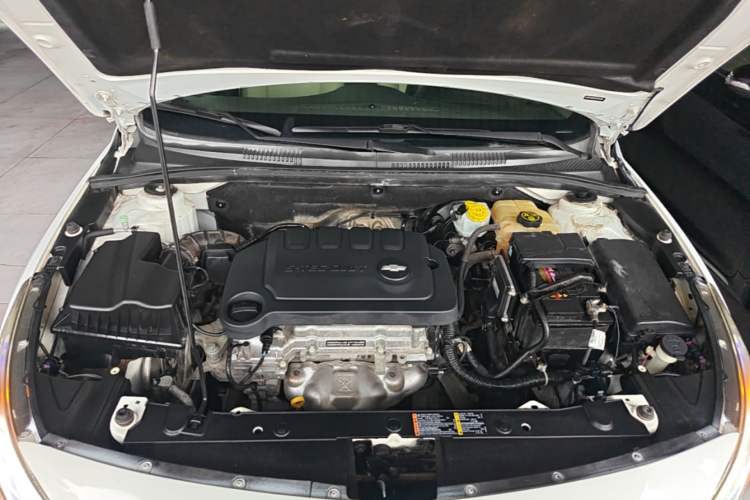 Used Chevrolet Cruze 2015 1.5L Classic SL MT Engine Bay