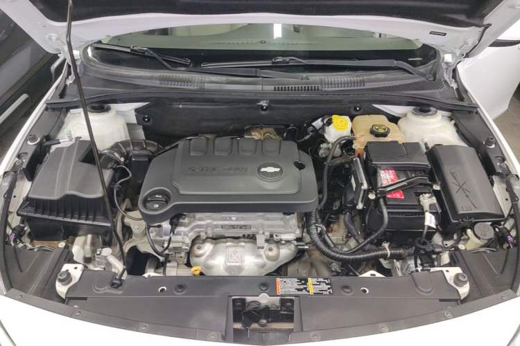 Used Chevrolet Cruze 2015 1.5L Classic SE MT Engine Bay