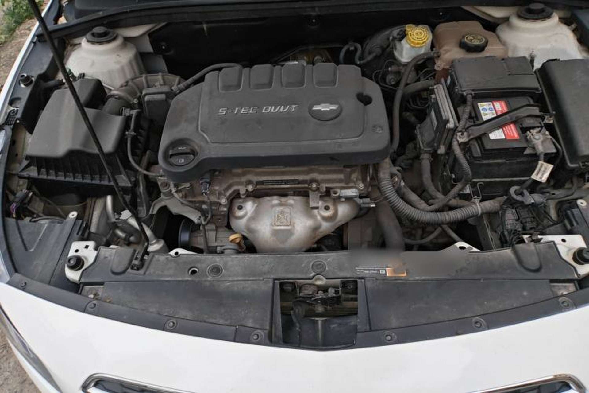 Used Chevrolet Cruze 2015 1.5L Classic SL MT Engine Bay