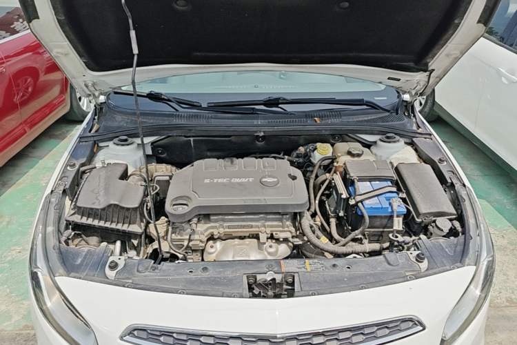 Used Chevrolet Cruze 2015 1.5L Classic SE AT Engine Bay