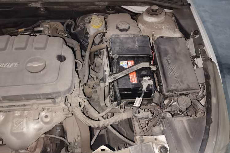 Used Chevrolet Cruze 2015 1.5L Classic SL MT Engine Bay Left