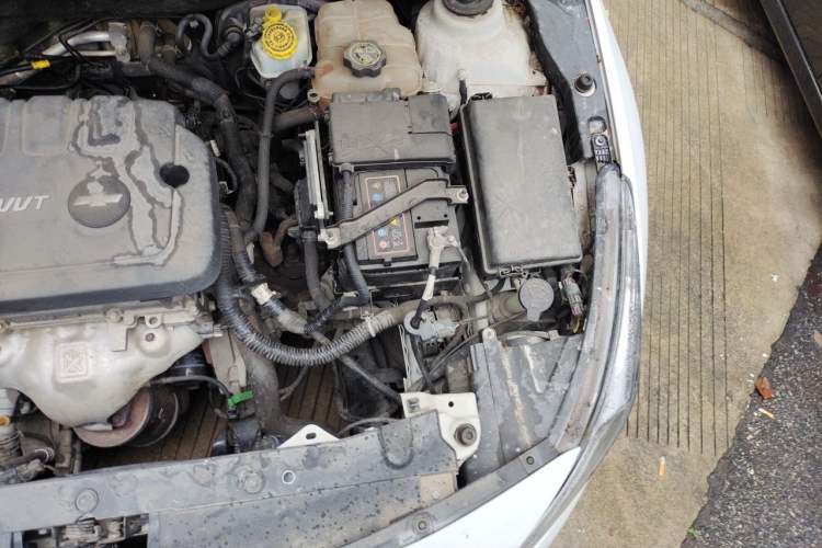 Used Chevrolet Cruze 2015 1.5L Classic SL MT Engine Bay Left