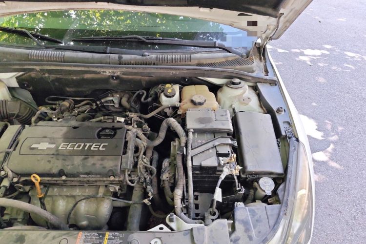 Used Chevrolet Cruze 2015 Hatchback 1.6L Manual Comfort Edition Engine Bay Left