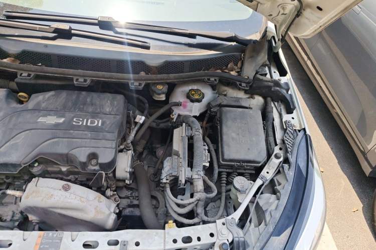 Used Chevrolet Cruze 2015 1.5L Automatic Fashion Navigation Edition Engine Bay Left