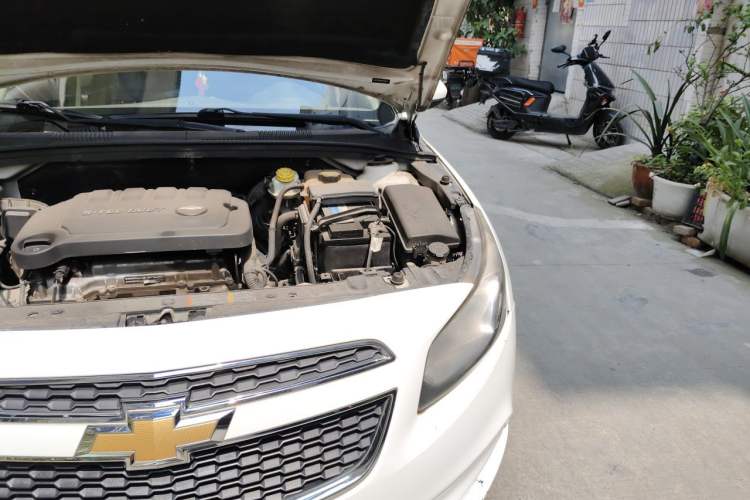 Used Chevrolet Cruze 2015 1.5L Classic SE MT Engine Bay Left