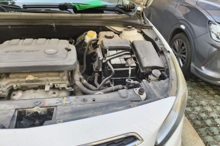 Used Chevrolet Cruze 2015 1.5L Classic SE MT Engine Bay Left