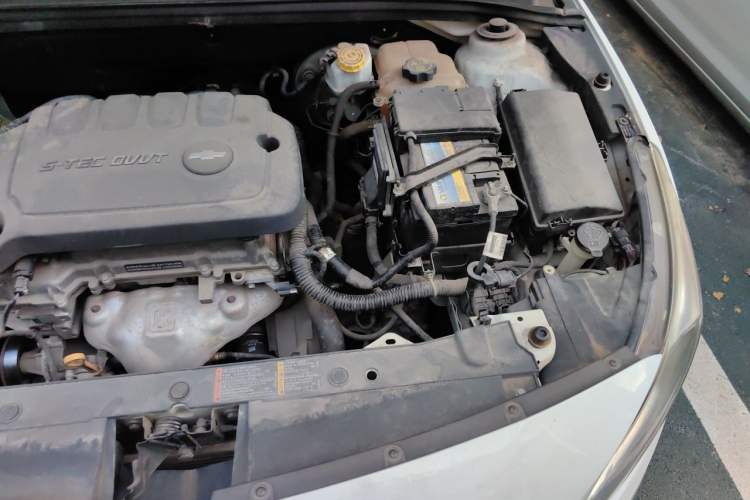 Used Chevrolet Cruze 2015 1.5L Classic SE MT Engine Bay Left