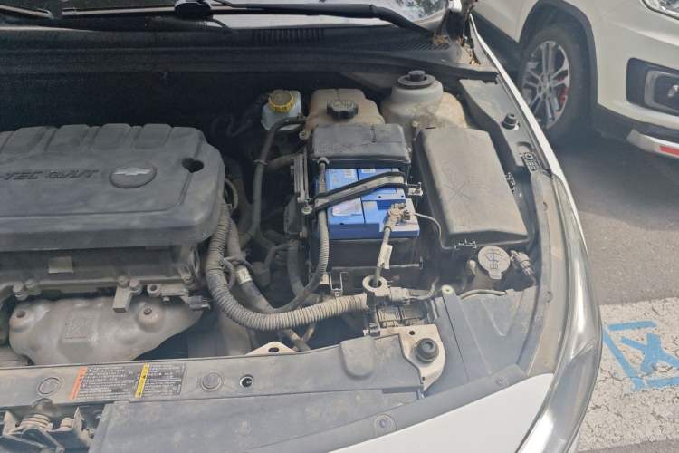 Used Chevrolet Cruze 2015 1.5L Classic SE MT Engine Bay Left