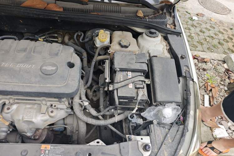 Used Chevrolet Cruze 2015 1.5L Classic SL MT Engine Bay Left