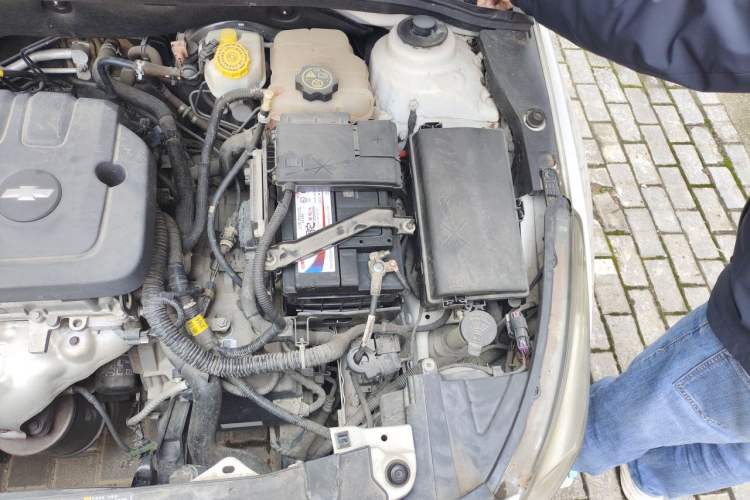 Used Chevrolet Cruze 2015 1.5L Classic SE AT Engine Bay Left