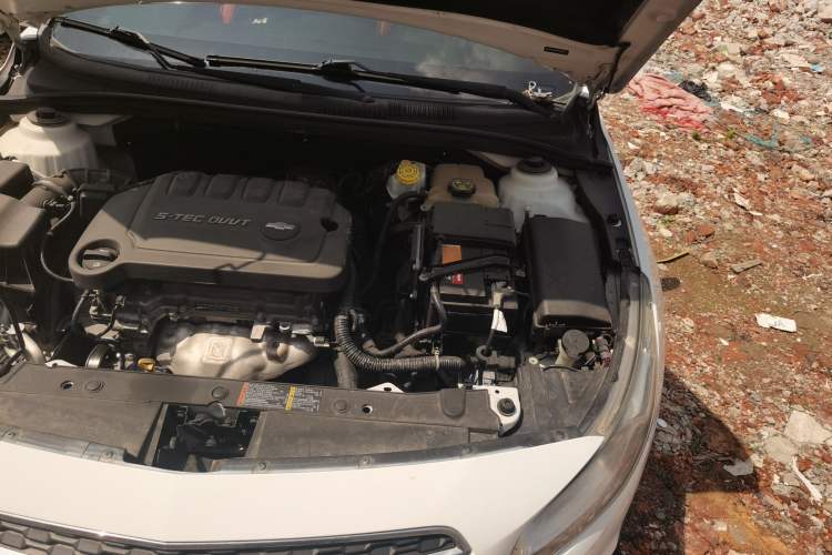 Used Chevrolet Cruze 2015 1.5L Classic SE MT Engine Bay Left