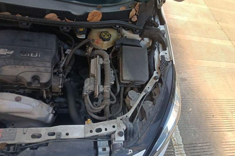 Used Chevrolet Cruze 2015 1.5L Automatic Fashion Navigation Edition Engine Bay Left