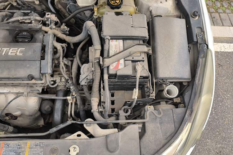 Used Chevrolet Cruze 2015 Hatchback 1.6L Automatic Comfort Edition Engine Bay Left