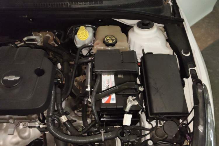 Used Chevrolet Cruze 2015 1.5L Classic SL MT Engine Bay Left
