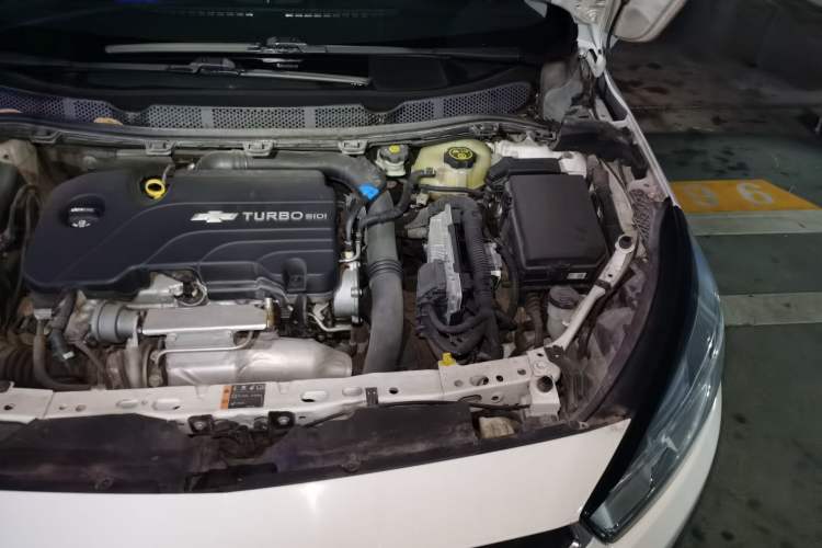 Used Chevrolet Cruze 2015 1.4T Manual Elite Edition Engine Bay Left