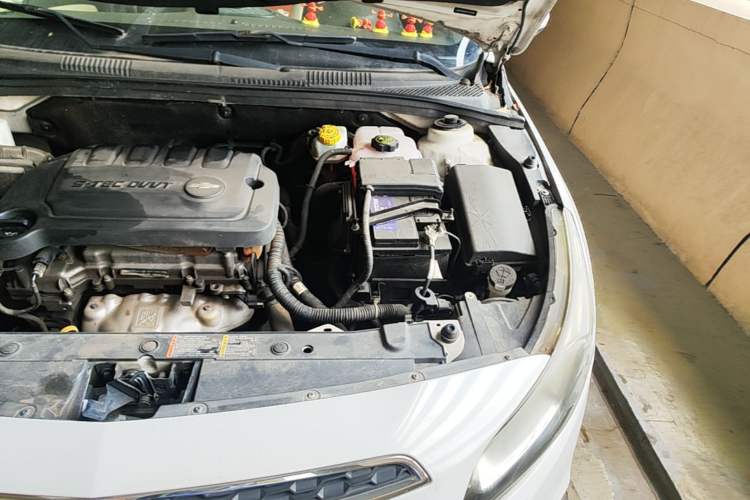 Used Chevrolet Cruze 2015 1.5L Classic SE MT Engine Bay Left