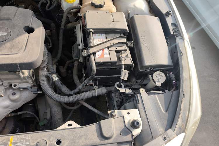 Used Chevrolet Cruze 2015 1.5L Classic SE MT Engine Bay Left
