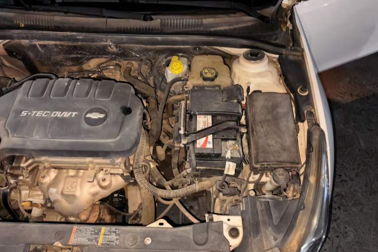 Used Chevrolet Cruze 2015 1.5L Classic SL MT Engine Bay Left