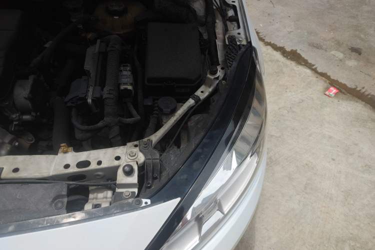 Used Chevrolet Cruze 2015 1.5L Automatic Fashion Navigation Edition Engine Bay Left