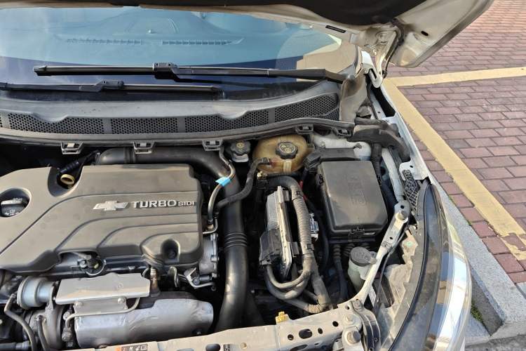 Used Chevrolet Cruze 2015 1.4T DCG Luxury Edition Engine Bay Left
