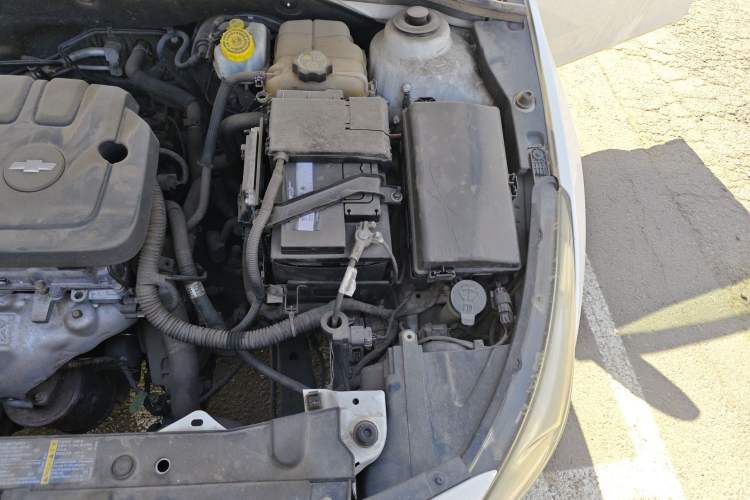 Used Chevrolet Cruze 2015 1.5L Classic SE MT Engine Bay Left