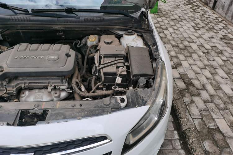 Used Chevrolet Cruze 2015 1.5L Classic SL MT Engine Bay Left