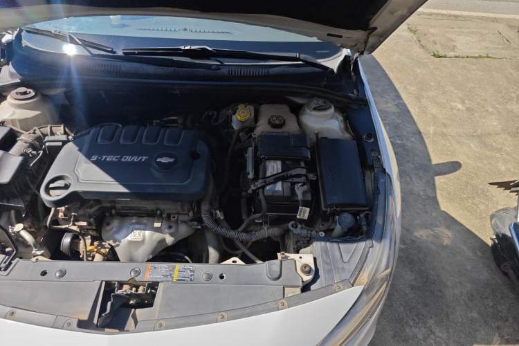 Used Chevrolet Cruze 2015 1.5L Classic SL MT Engine Bay Left