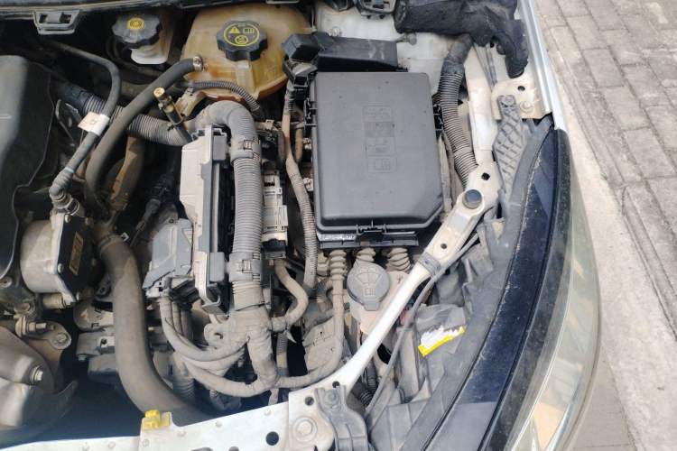 Used Chevrolet Cruze 2015 1.5L Automatic Luxury Edition Engine Bay Left