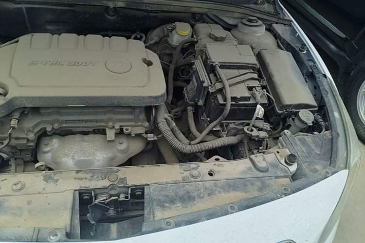 Used Chevrolet Cruze 2015 1.5L Classic SE MT Engine Bay Left