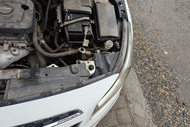Used Chevrolet Cruze 2015 1.5L Classic SL MT Engine Bay Left