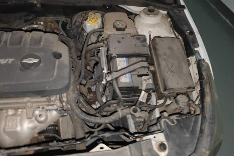 Used Chevrolet Cruze 2015 1.5L Classic SL MT Engine Bay Left