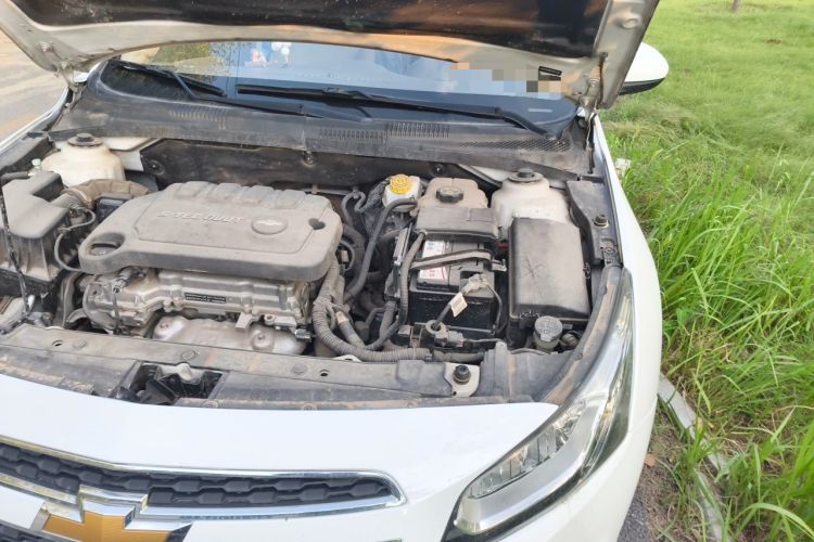 Used Chevrolet Cruze 2015 1.5L Classic SE MT Engine Bay Left