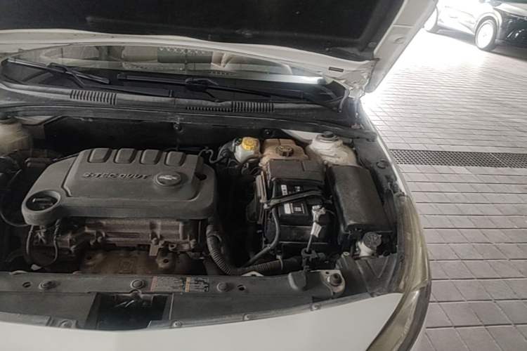 Used Chevrolet Cruze 2015 1.5L Classic SL MT Engine Bay Left