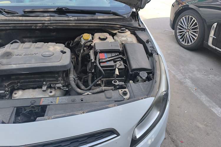 Used Chevrolet Cruze 2015 1.5L Classic SE MT Engine Bay Left