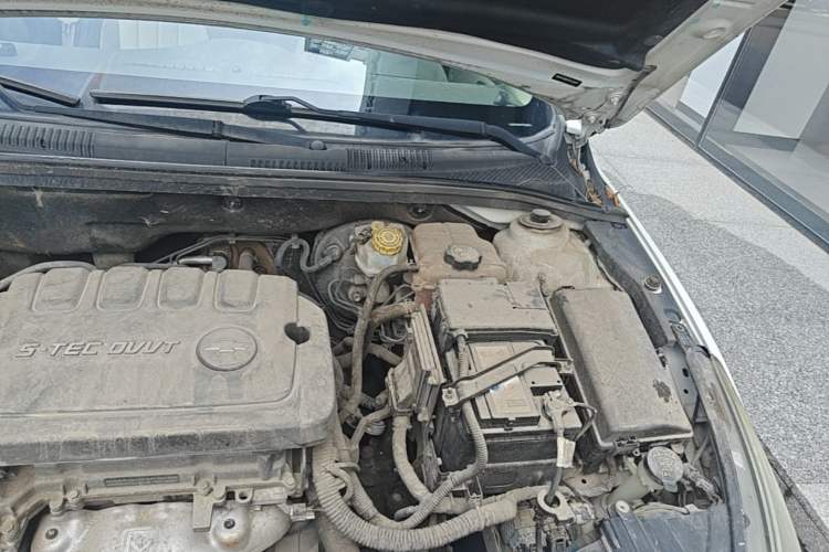 Used Chevrolet Cruze 2015 1.5L Classic SL MT Engine Bay Left