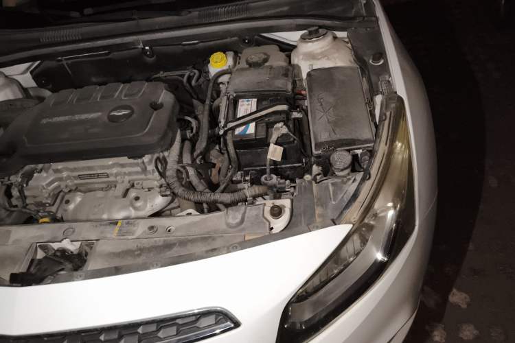 Used Chevrolet Cruze 2015 1.5L Classic SE MT Engine Bay Left