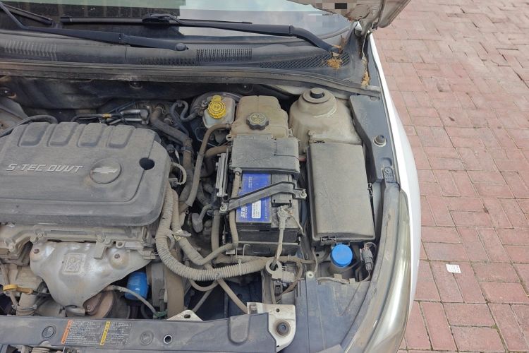 Used Chevrolet Cruze 2015 1.5L Classic SL MT Engine Bay Left