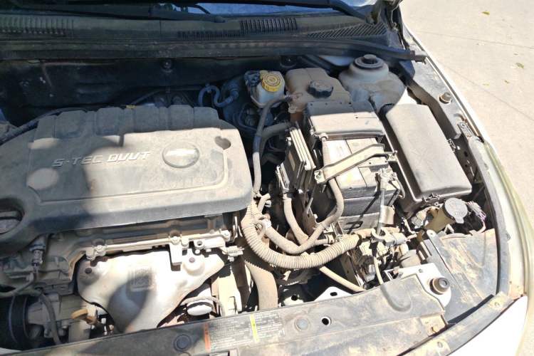 Used Chevrolet Cruze 2015 1.5L Classic SE MT Engine Bay Left